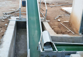 Horizontal and oblique manure removing system